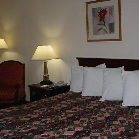 Rodeway Inn Montgomery Bilik gambar