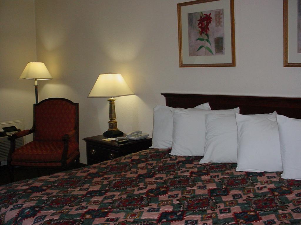 Rodeway Inn Montgomery Bilik gambar